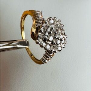 Vintage 10K Yellow Gold and Diamonds Cluster Heart Ring size 6.25